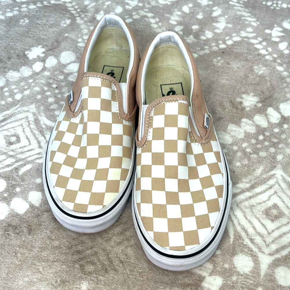 In men’s size a 5.0 
They have been worn only 3 times
